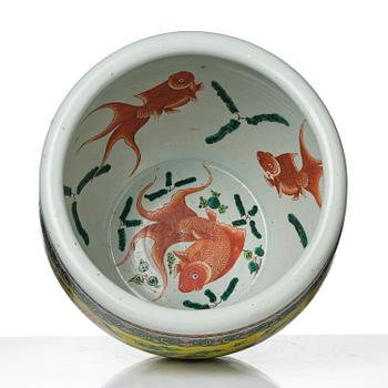 A large yellow ground '100 birds' fish basin, Qing dynasty, 19th century.