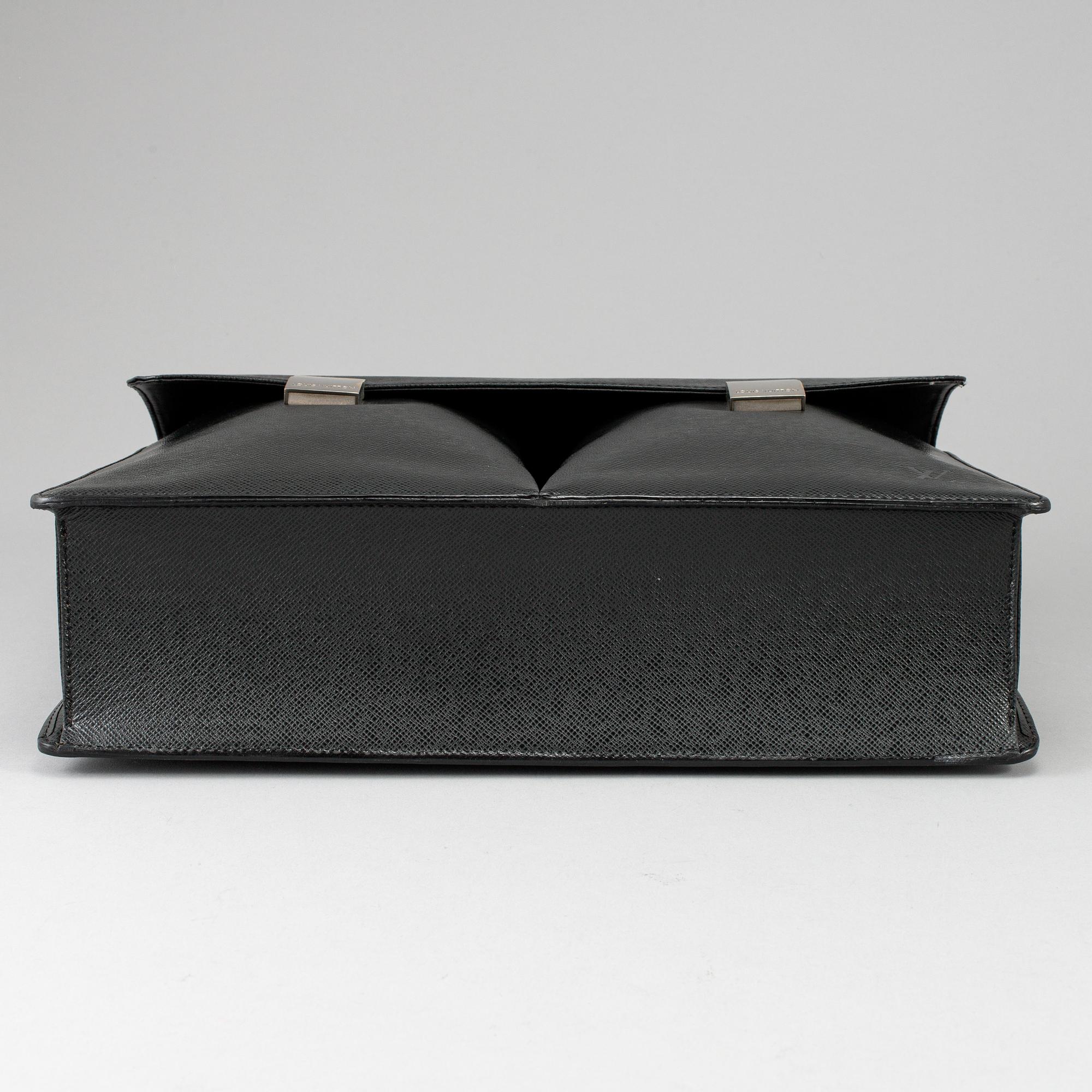 LOUIS VUITTON, a 'Serviette Kazan' briefcase.