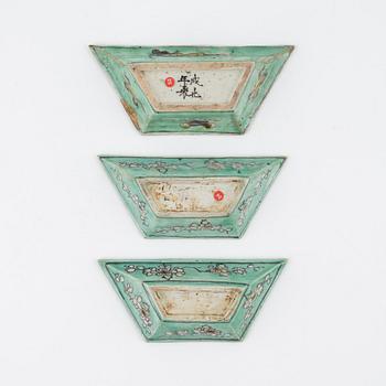 Cabaret, tre delar, biskivporslin. Qingdynastin, 1700-tal.