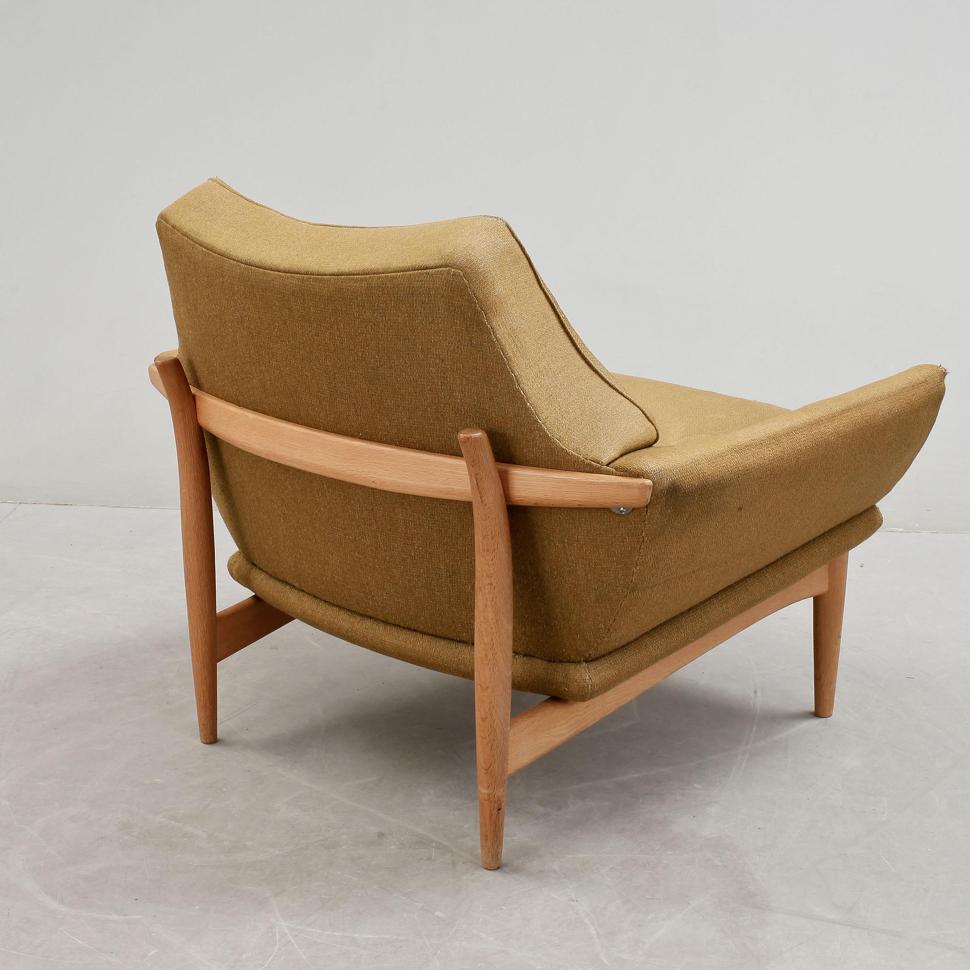 JOHANNES ANDERSEN, 3 delar, Fåtölj, Soffa och bord, Trensum Möbelfabrik, 1960-tal. Soffa etikettmärkt undertill.