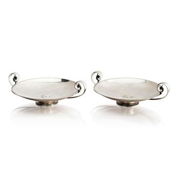 341. Two sterling silver bowls with handles, Atelier Borgila, designed by Erik Fleming, Stockholm 1930.