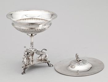 SOCKERSKÅL, silver, empire, Erik Adolf Zethelius, Stockholm, 1817. Totalvikt 787 g.