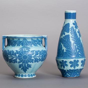 VAS och YTTERFODER, stengods, Josef Ekberg, Gustavsberg, Sgrafitto, signerade och daterade 1920 samt 1910.