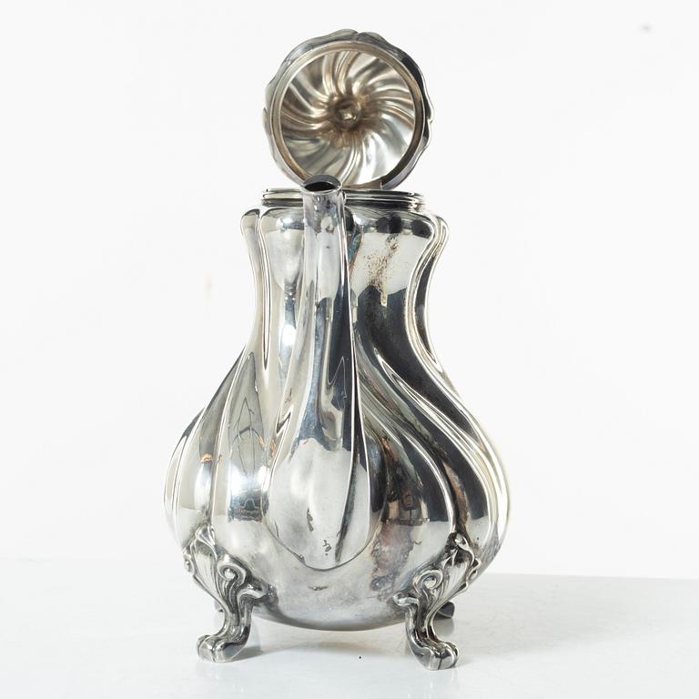 A Norwegian silver Rococo style coffee pot, cream jug, and sugar bowl, Norsk Filigransfabrikk, Oslo circa 1920.