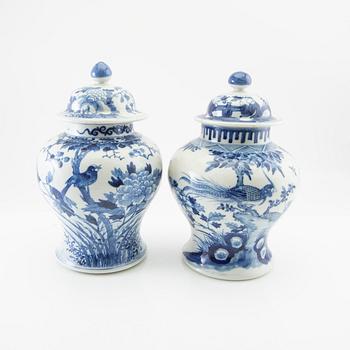 urns 2 pcs China porcelain 18th/19th century.