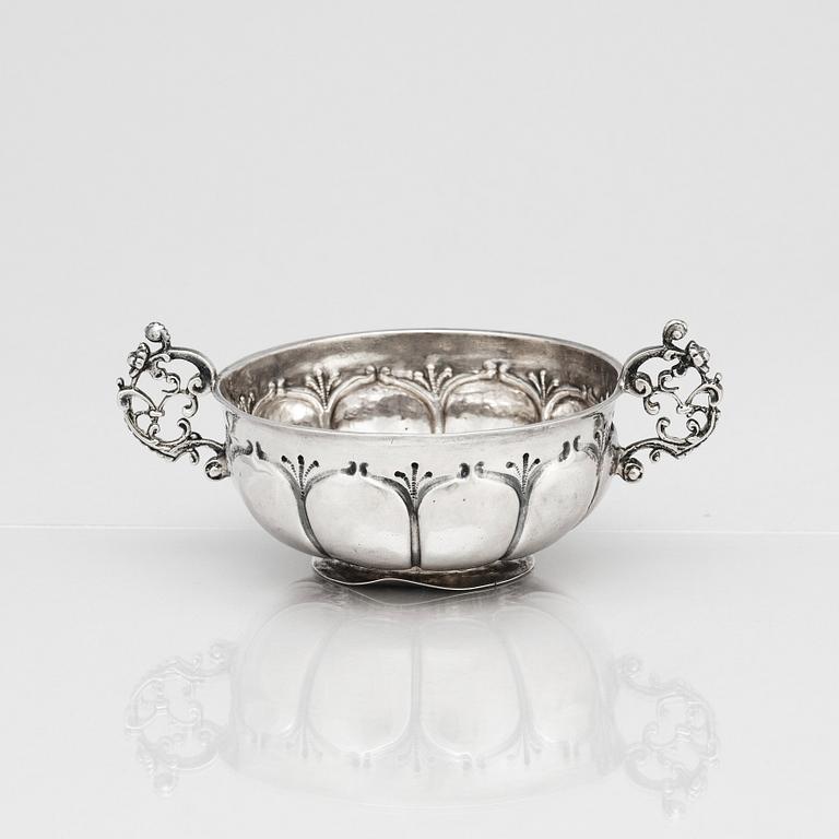 Baltzar Ekström, brännvinsskål, silver, Halmstad 1706. Karolinsk barock.