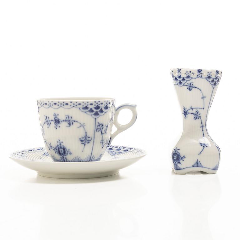 Royal Copenhagen, servis, 37 delar, "Musselmalet Halvblonde".