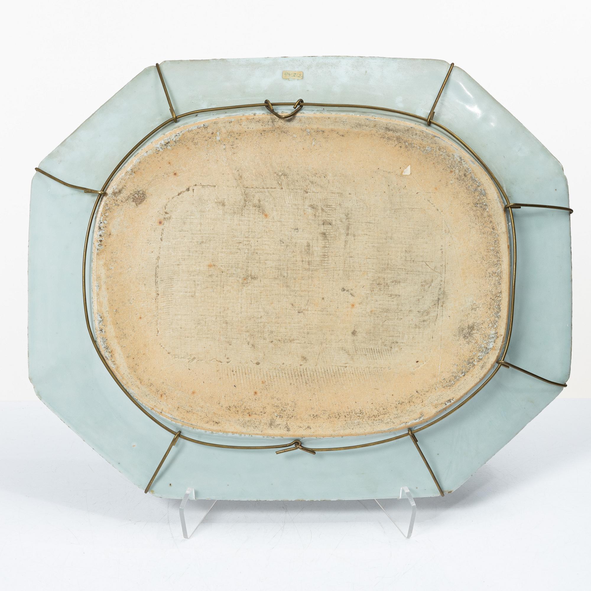 A blue and white export porcelain serving dish, China, Qianlong (1736-95).
