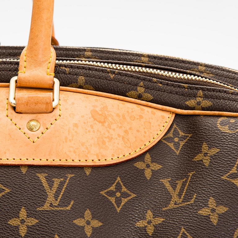 Louis Vuitton, a Monogram Canvas 'Sac Alize 3' soft suitcase.