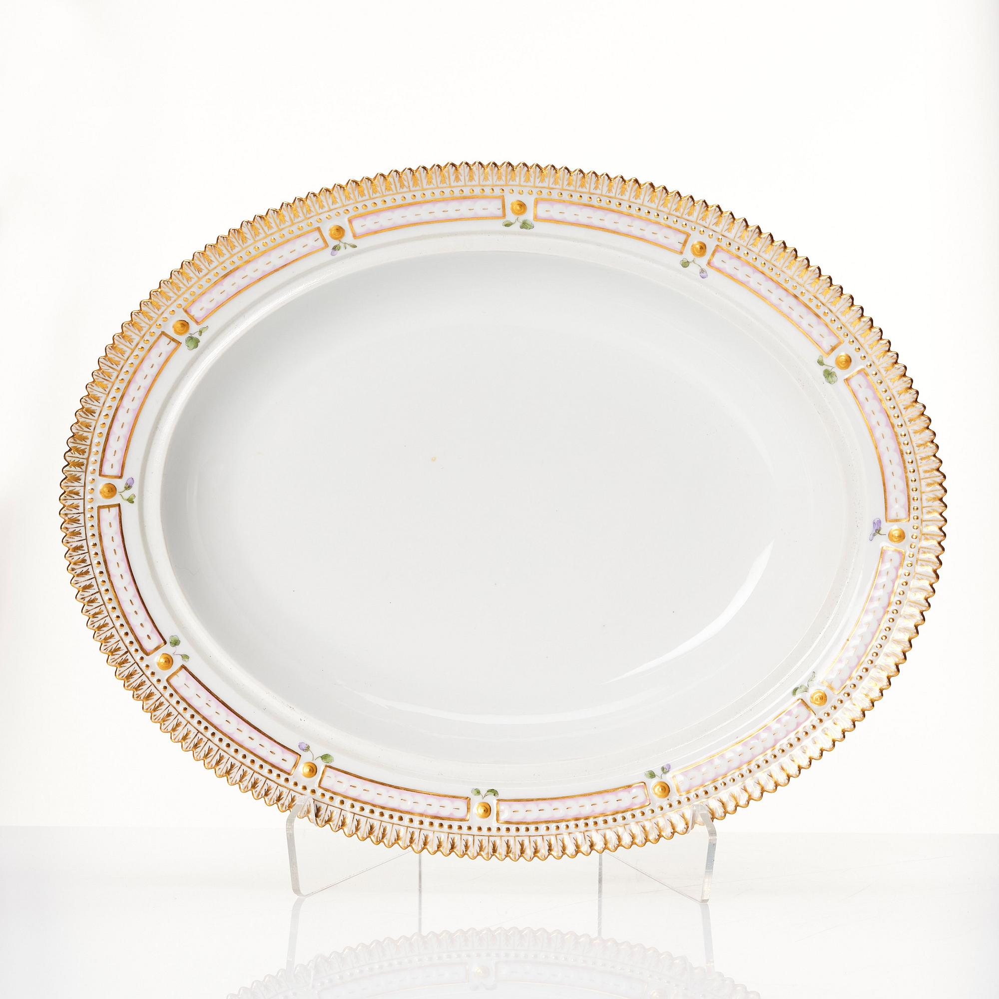 A Royal Copenhagen 'Flora Danica' dish with cover, Denmark, 20th Century.