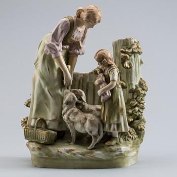 VAS, porslin, märkt Imperial Amphora. 1900-tal.