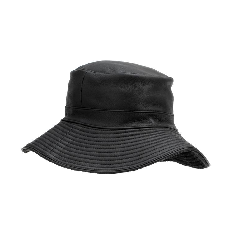 HERMÈS, a black deer skin hat. Size 58.