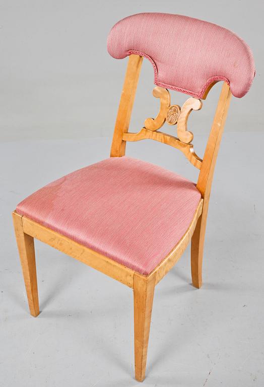 SKIVBORD samt STOL, troligen C E Jonsson Kunglig hovleverantör, jugend, 1900-talets första del.