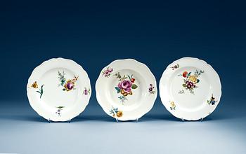 1339. SERVISDELAR, 14 stycken, porslin. Meissen, 1700-tal.