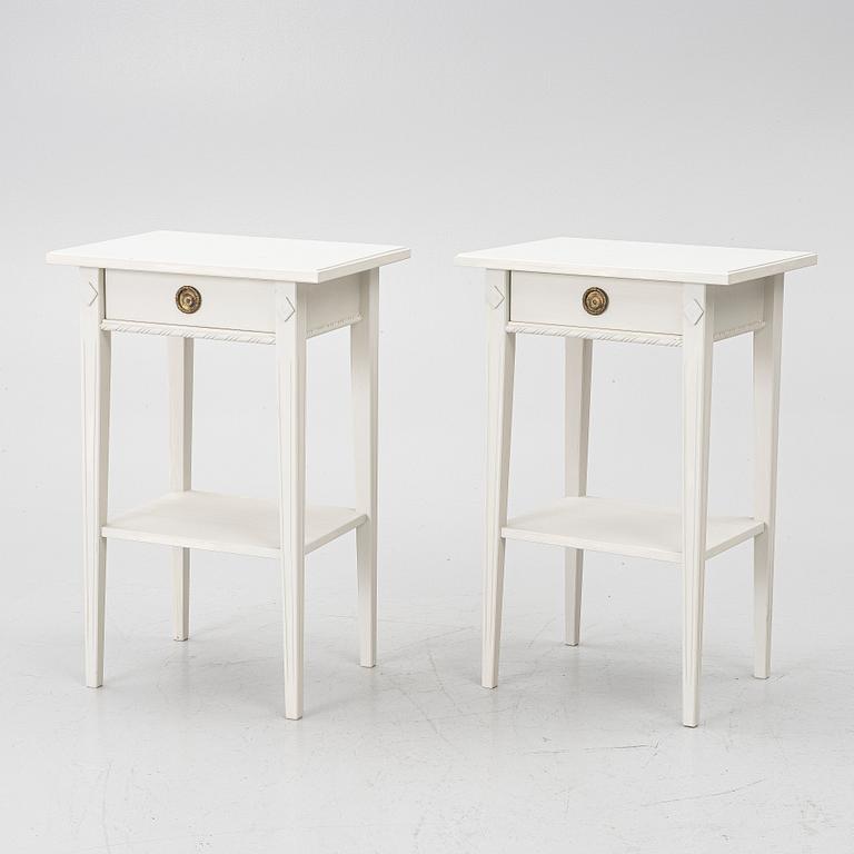 Sängbord, ett par, gustaviansk stil, 1900-talets andra hälft.
