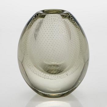 Gunnel Nyman, a glass vase with bubbles, signed G. Nyman Nuutajärvi Notsjö.