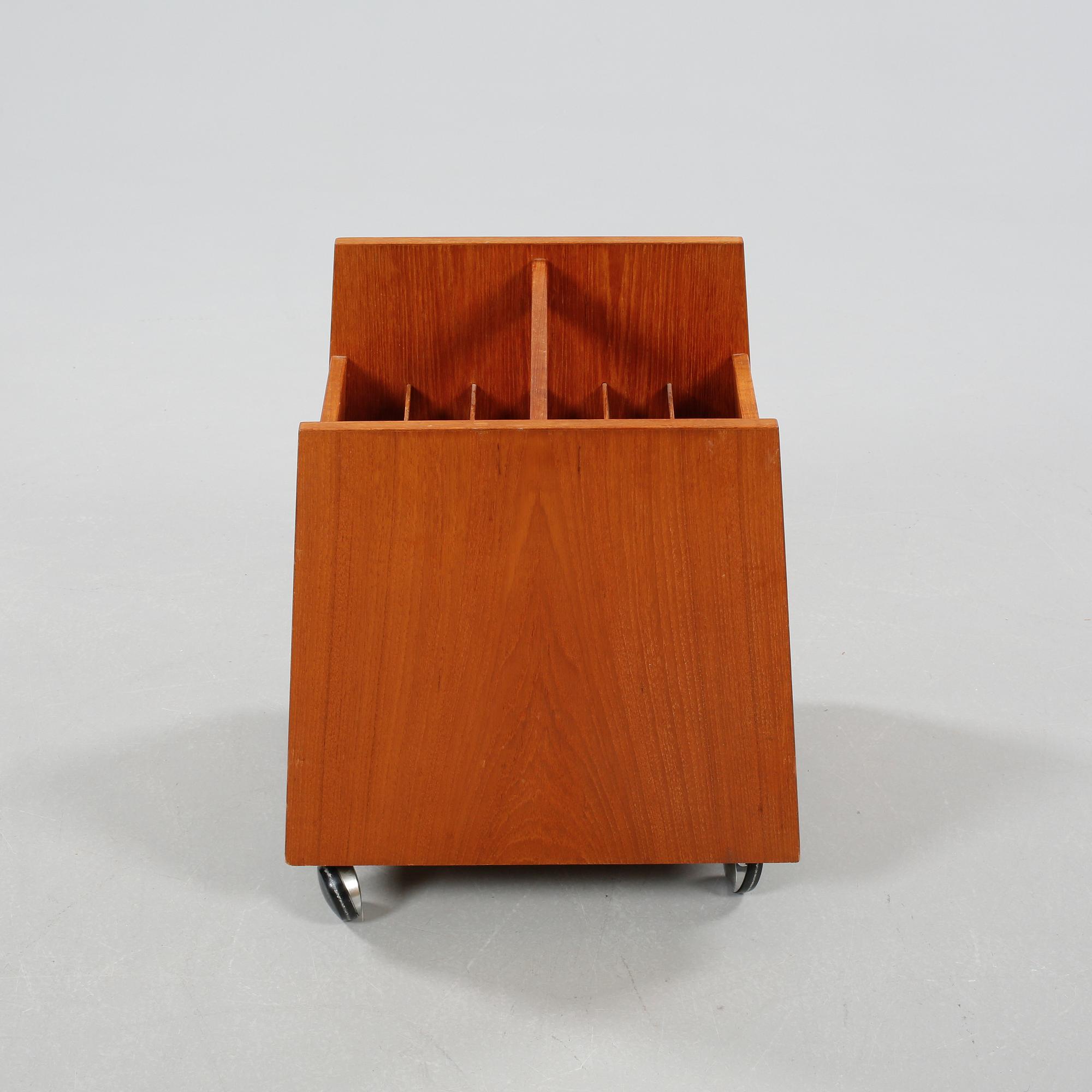 TIDNINGSSTÄLL / LP-STÄLL, Bagn Möbelindustri, Bruksbo, Norge.