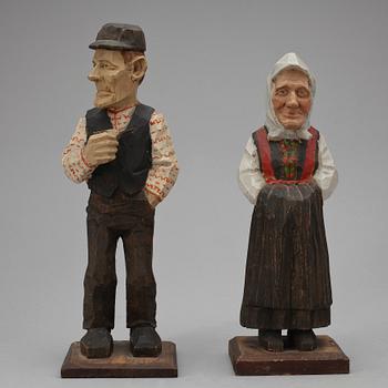 FIGURER, 2 st, trä, Signerad Klas Andersson Bjursås, 1900-talets andra hälft.