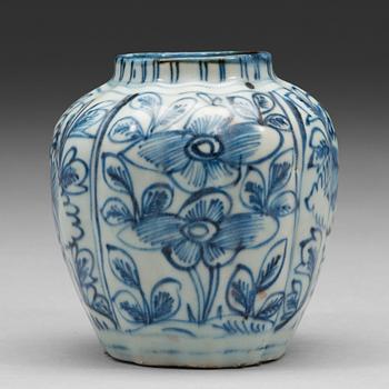 448. A blue and white jar, Ming dynasty, Wanli (1572-1620).