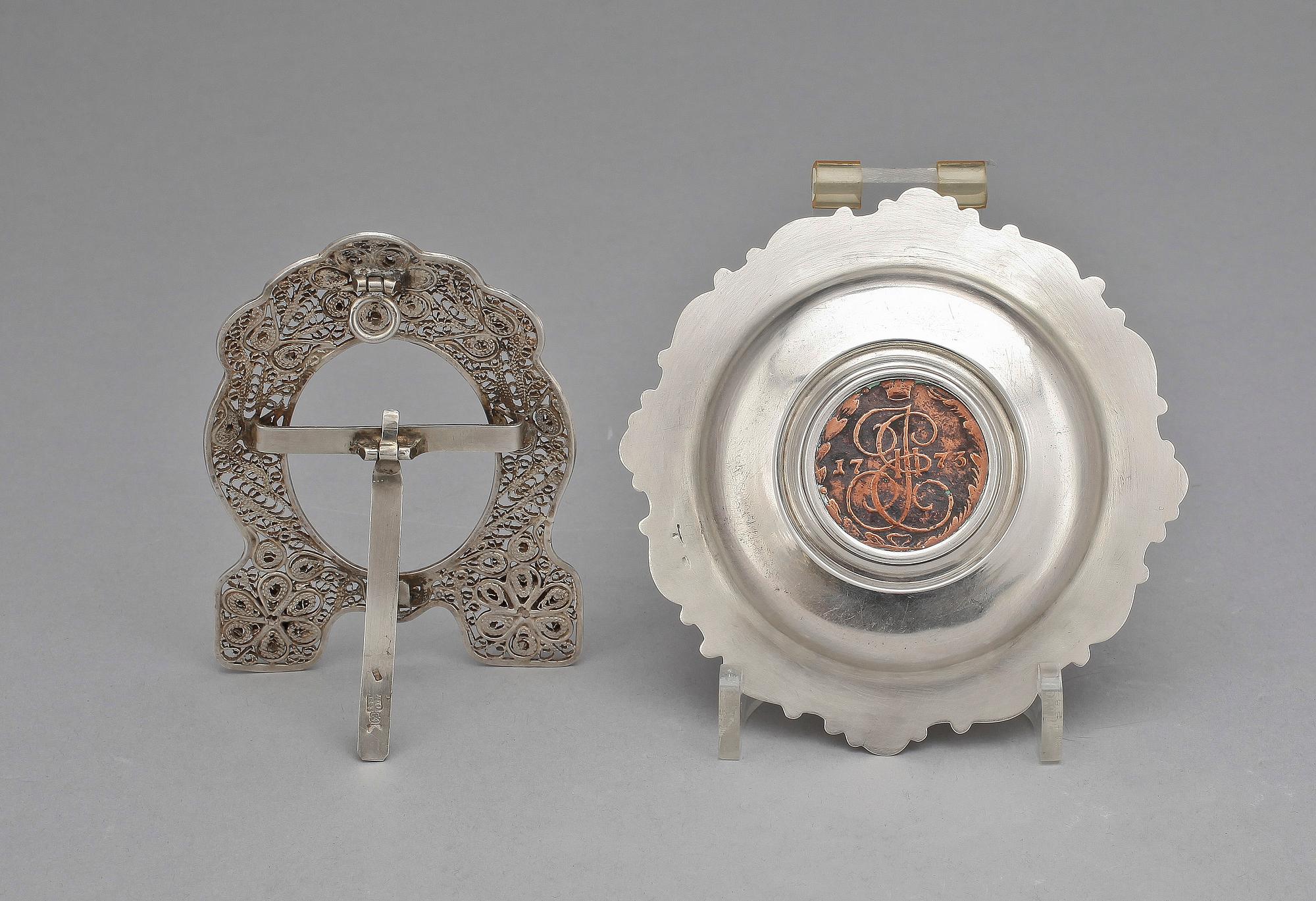 RAM SAMT SKÅL, silver, Ryssland, 1800-talets slut. Tot vikt ca 140 g.
