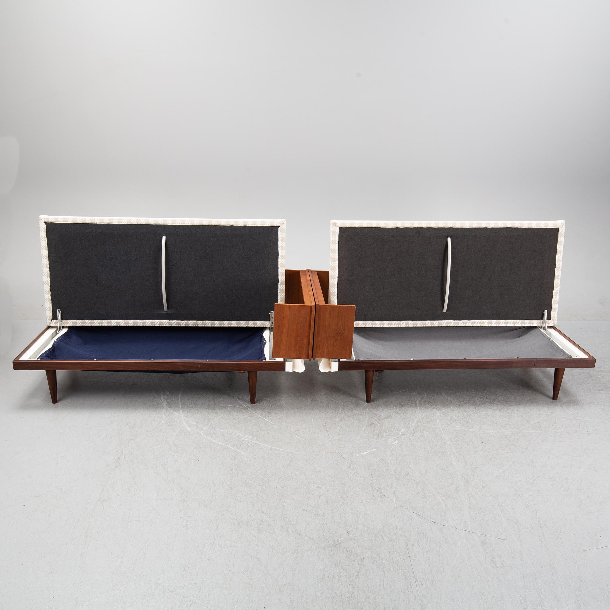 Haldor Vik och Ingmar Relling, ett par soffor / dagbäddar, 'Svane', Ekornes, Norge, 1960-tal.