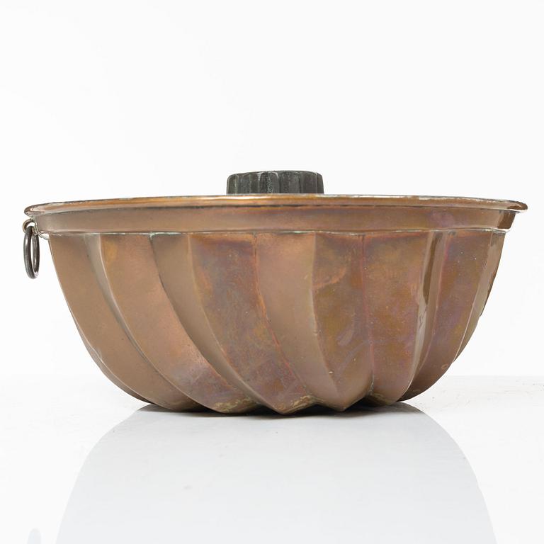 A Sweidhs copper cake mould, 18th / early 19th century.