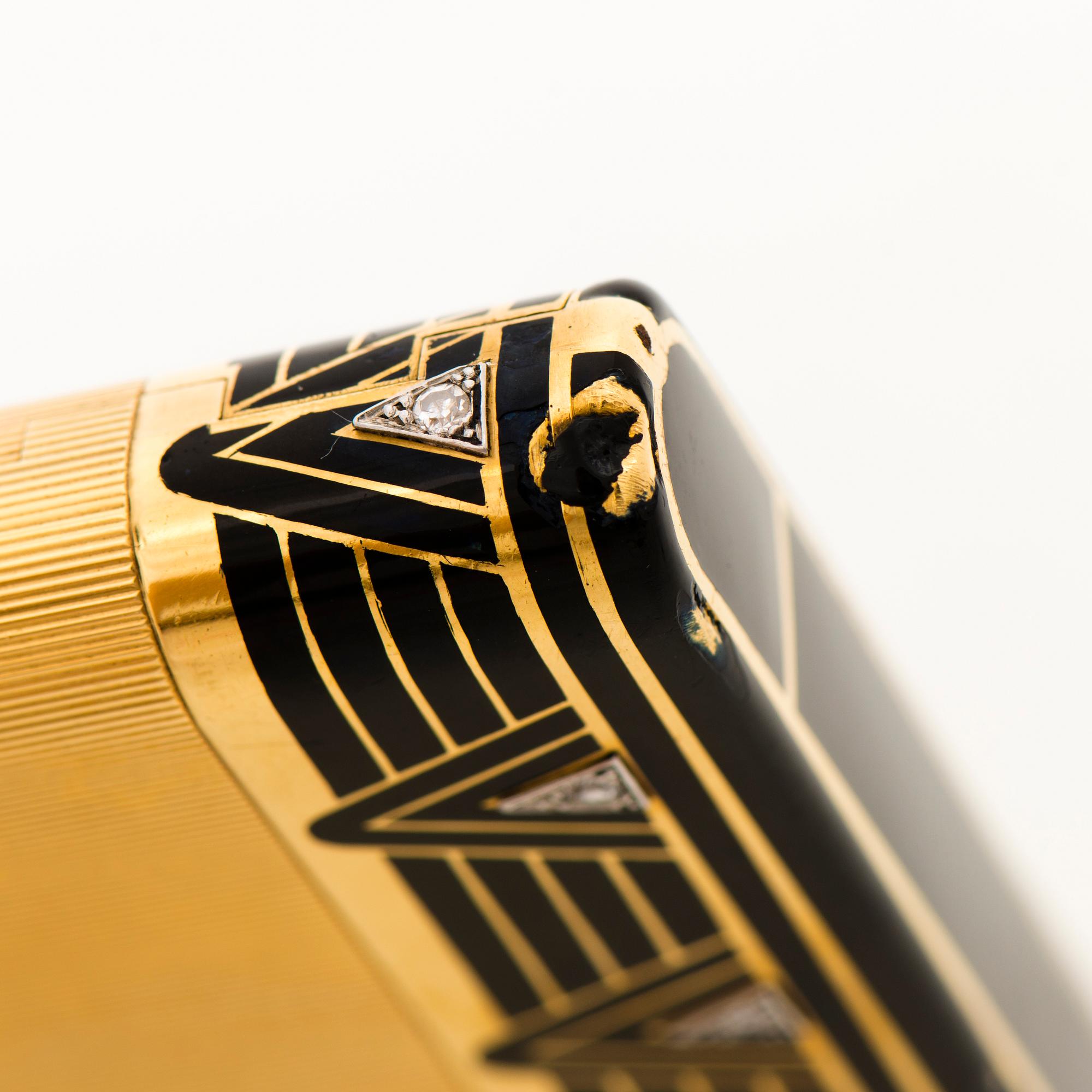 Cartier Art Deco cigarettetui 18K guld med svart emalj och åttkantslipade diamanter.