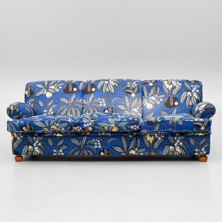 Josef Frank, a model 703 sofa, Firma Svenskt Tenn.