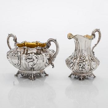 Sockerskål och mjölkkanna, sterlingsilver, London 1842.
