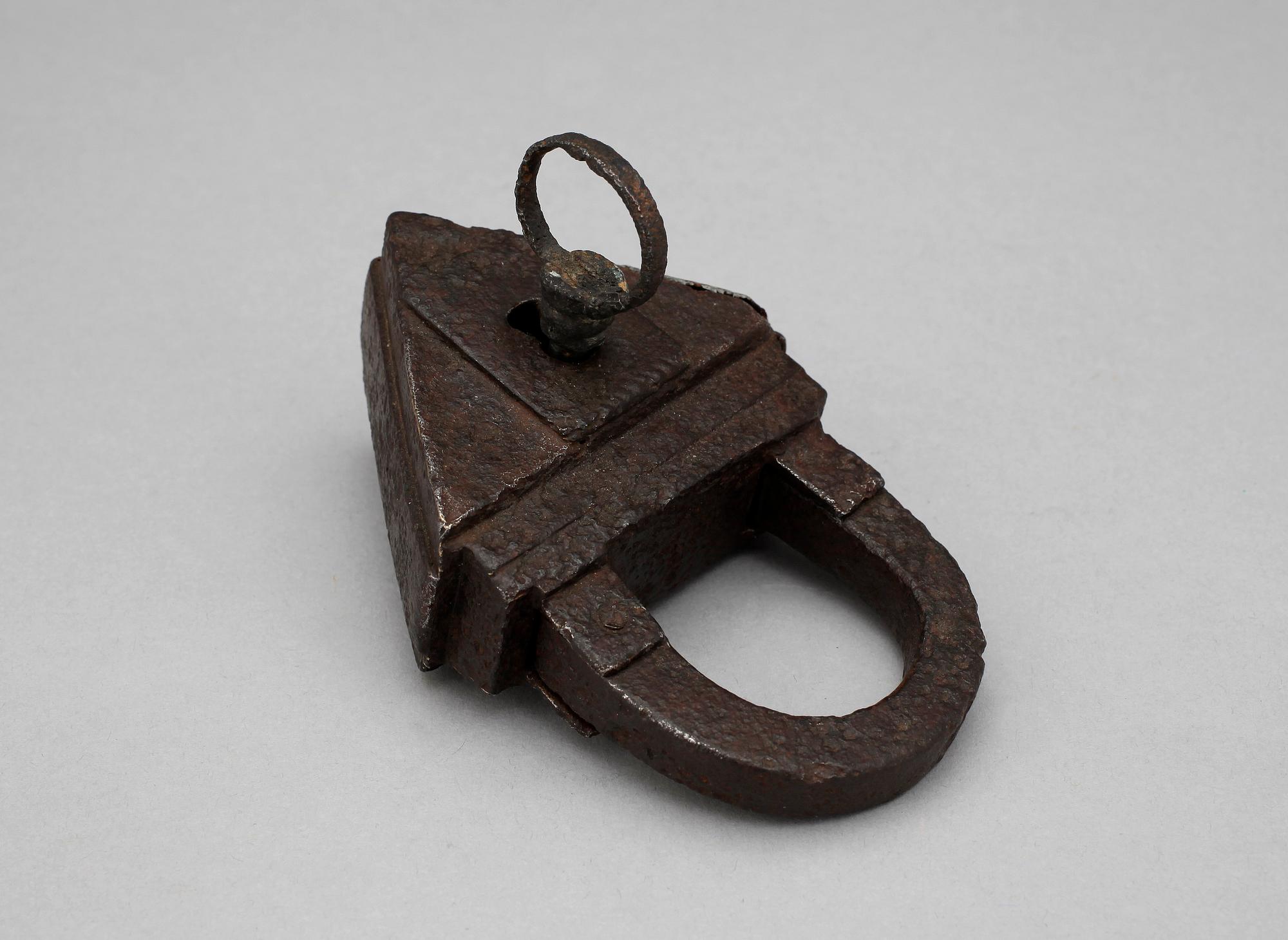 HÄNGLÅS, järn, gotiskt, trol 1400-tal.