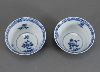 KOPPAR, ett par, porslin, Kina, Kangxi (1662-1722).