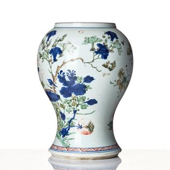 Vas, porslin. Qingdynastin, Kangxi (1662-1722).