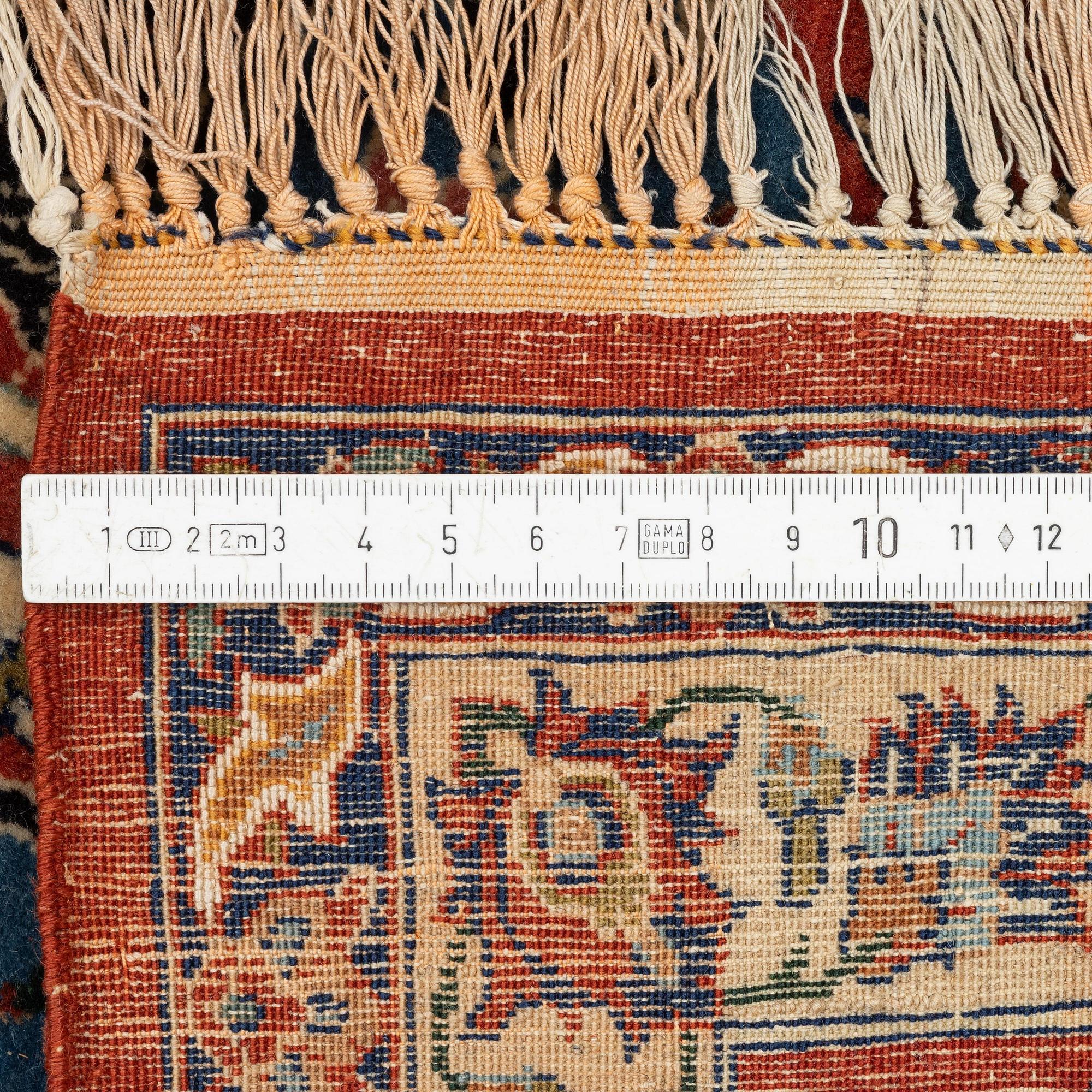 Matta, semiantik Isfahan, part silk, ca 216 x 151 cm.