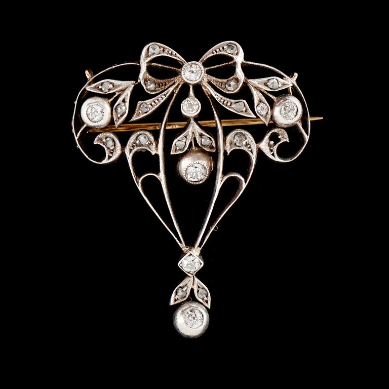 BROSCH, guld och silver, rosenslipade diamanter, tot ca 0.50 ct, 1800-/1900-tal.