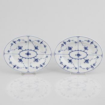 Four porcelain serving dishes and a fish platter, half-lace "Musselmalet", Royal Copenhagen, Denmark, 1894-1923.