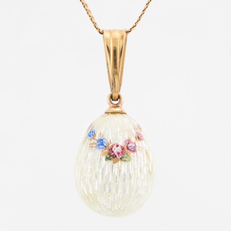 Pendant, egg with enamel decoration of roses, with chain.
