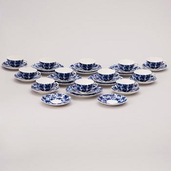 MARIANNE WESTMAN, ASTIASTO, 30 osaa, posliinia, "Mon Amie", Rörstrand, 1950-1987.