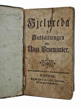 KOKBOK, "Hjelpreda i hushållningen för unga fruentimber" av Cajsa Warg, 1:a upplagan, Stockholm 1755.