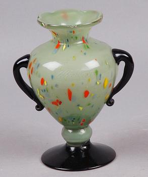 VAS, glas, Frankrike, 1900-talets första hälft. Sign Richer.
