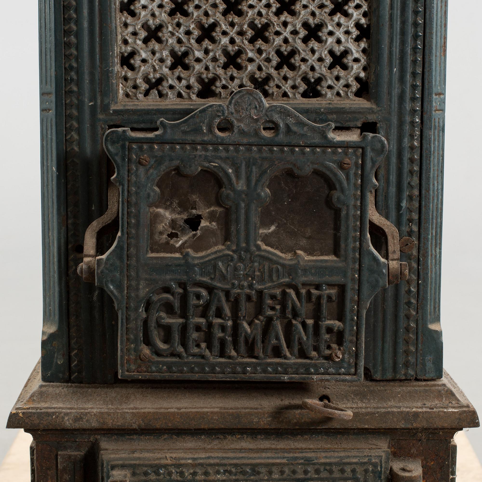 A cast iron stove, around 1900.