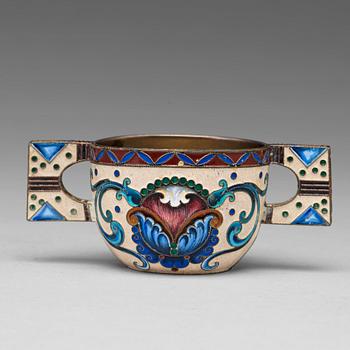 186. A Russian silver and enamel early 20th century cup, mark of Orest Kurljukow, Moscow 1908-17.