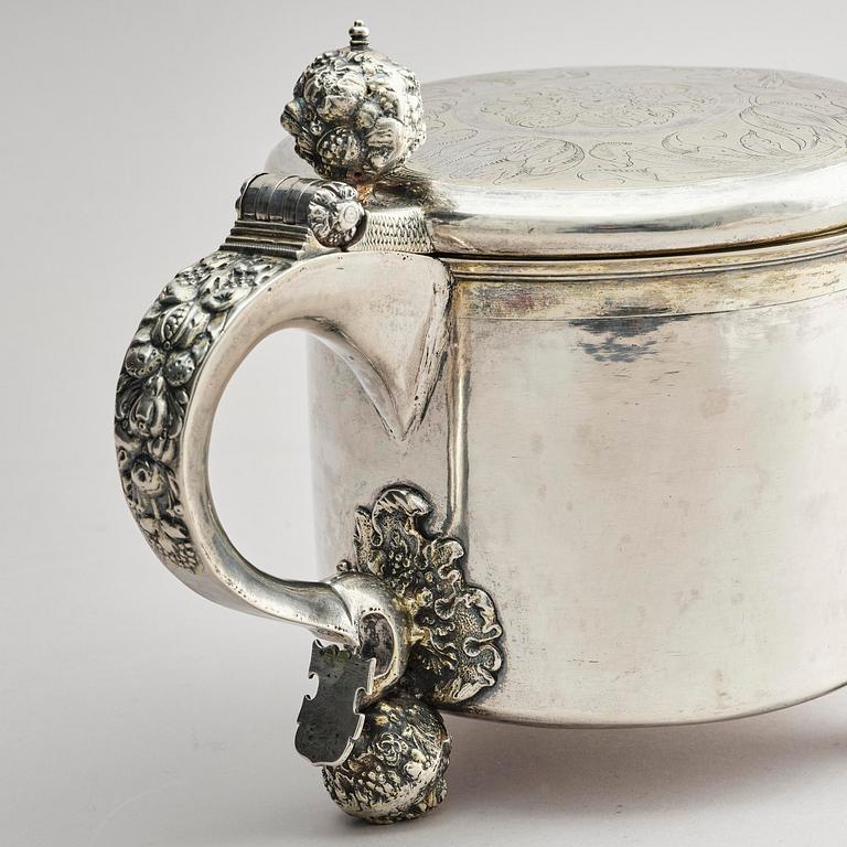 A Swedish 17th century parcel-gilt silver tankard, mark of Erik Månsson Schmidt, Stockholm (active 1675-1686).