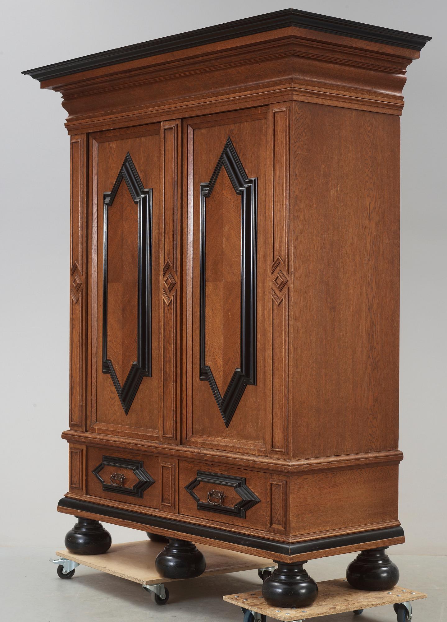 SKÅP, barockstil, 1900-talets första hälft.