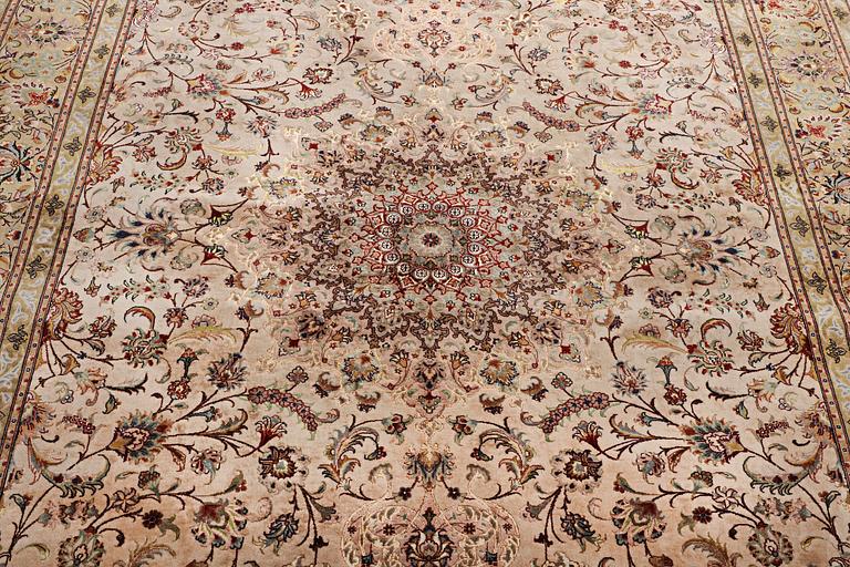 A carpet, Tabriz, with silk warp, c. 297 x 197 cm.