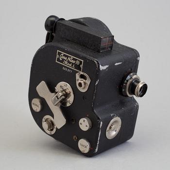 A Cine Nizo film camera no 325377 from 1927-1930 with Cassar 1: 2,9 f =2 cm.