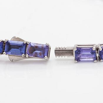 A 14K white gold bracelet with tanzanites. With Gemological center certificate.