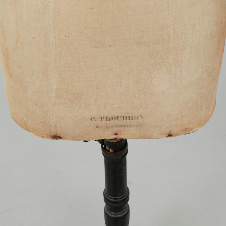 A mannequin from the first half of the 20th century.