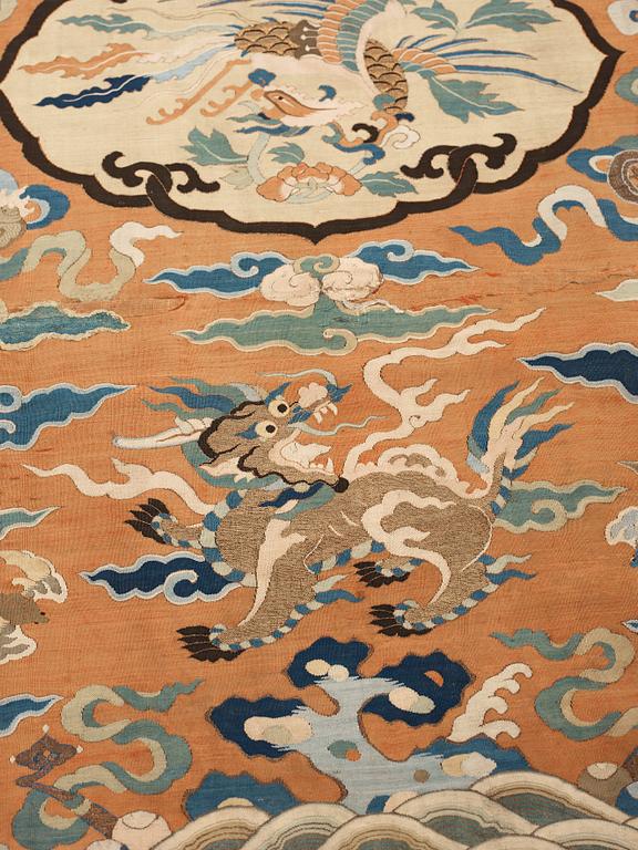 KESI, silk and gold threads. 159,5 x 50 cm. Late Qing dynasty (1644-1912).