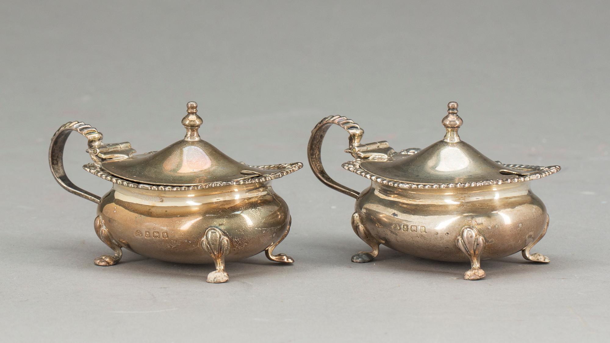 SALTKAR, ett par, Adie Brothers Ltd, Birmingham 1926, silver, vikt ca 168 g.