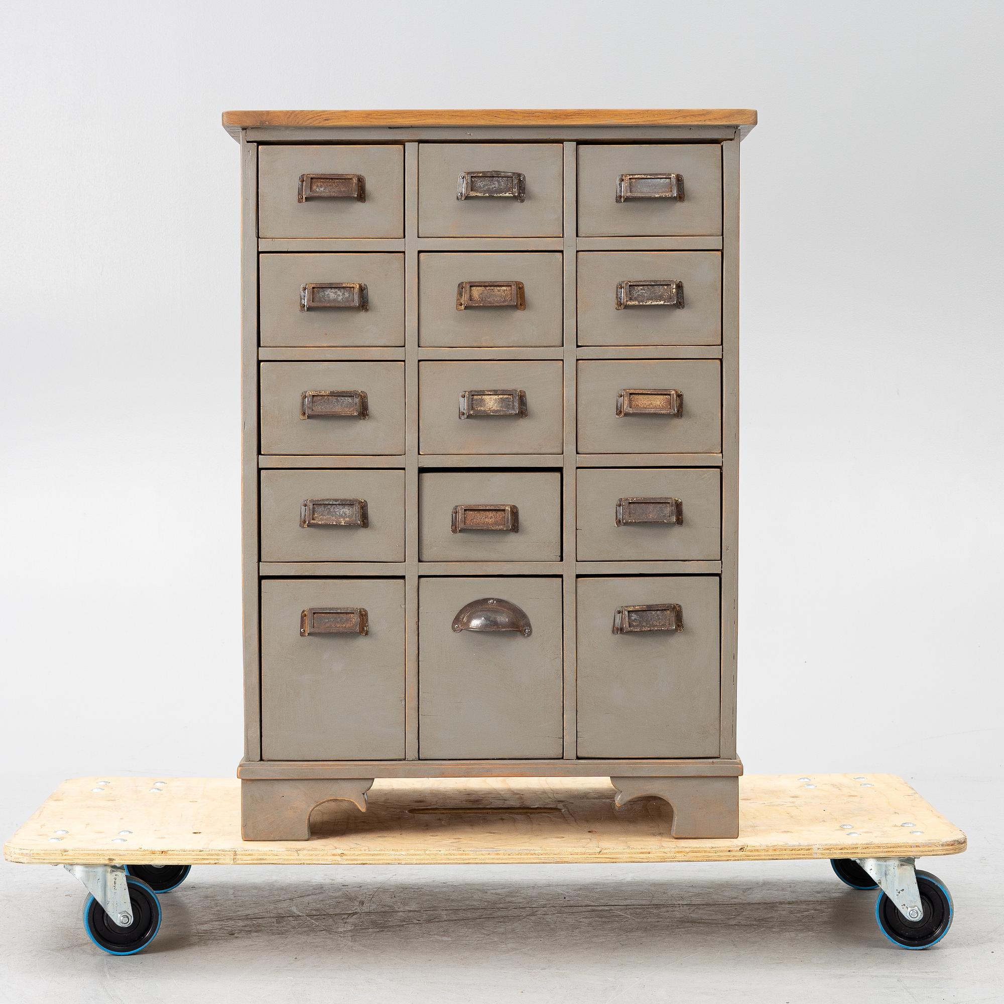 Chest of drawers, first half of 20th century.